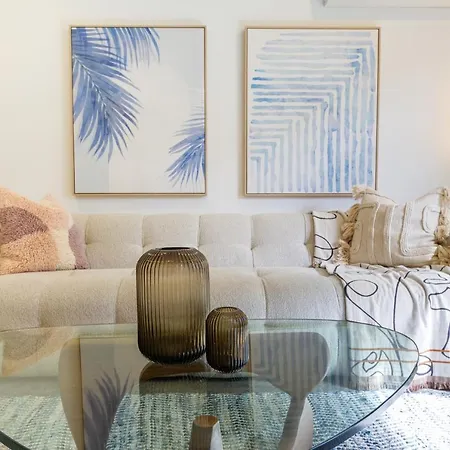 Sun Soaked Central Townhouse 2 Bed 2 Bath